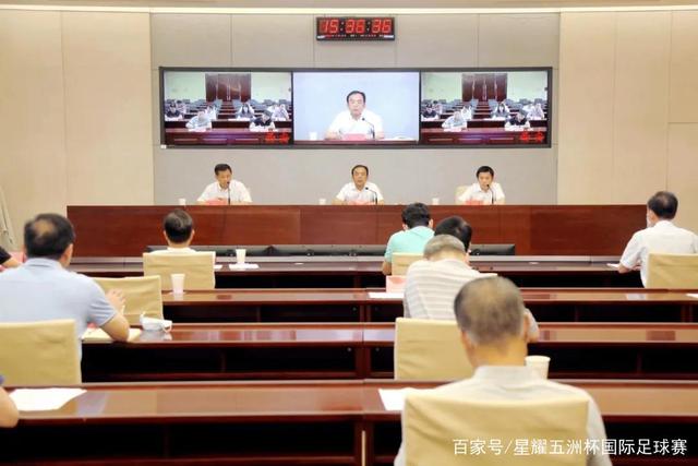 员工因母亲手术请假遭拒引争议，维密公司回应引发讨论